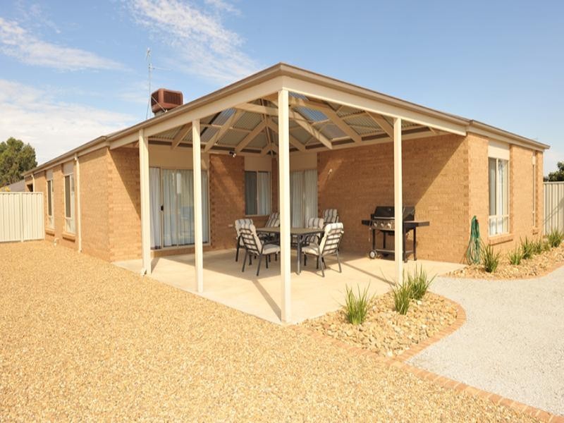 8 Kingfisher Drive West, Moama NSW 2731