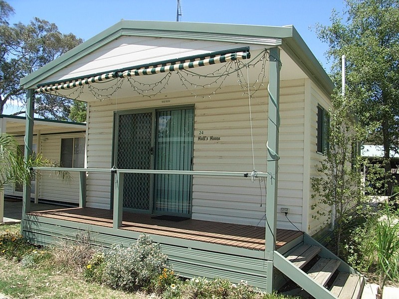 Cabin 24, Murray River Holiday Park, 2 Blair Street, Moama NSW 2731