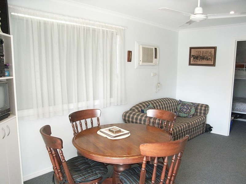 Cabin 24, Murray River Holiday Park, 2 Blair Street, Moama NSW 2731