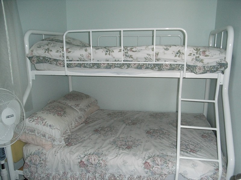 Cabin 24, Murray River Holiday Park, 2 Blair Street, Moama NSW 2731