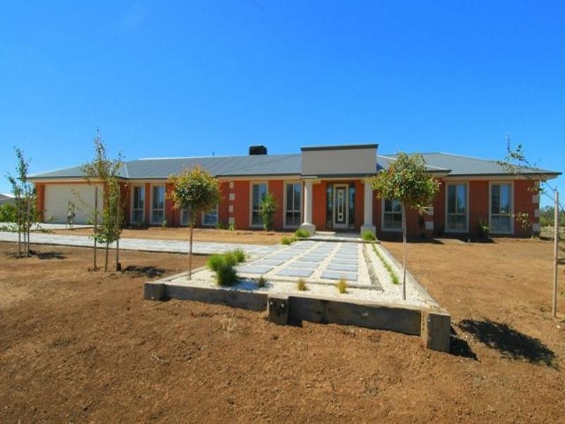 8 Ikona Drive, Echuca VIC 3564