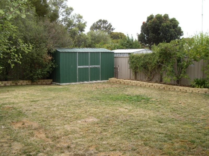 33 Adelaide Crescent, Echuca VIC 3564