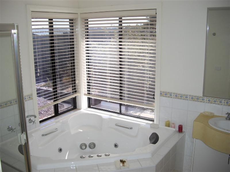 27 Woodlands Circuit, Echuca VIC 3564