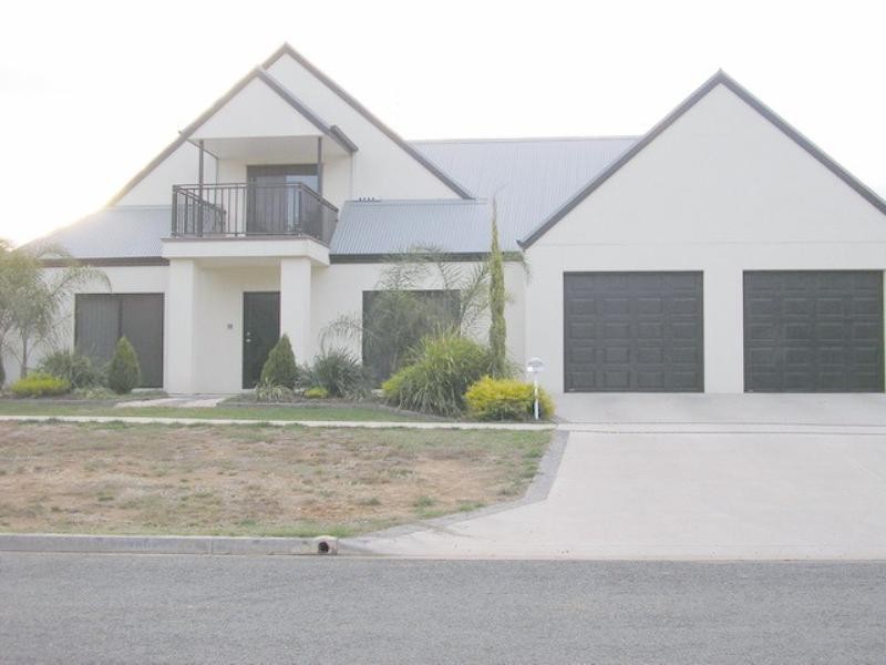 33 Campaspe Esplanade, Echuca VIC 3564