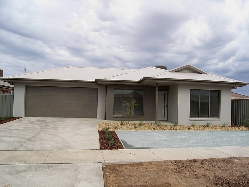 11a Brenton Avenue, Echuca VIC 3564