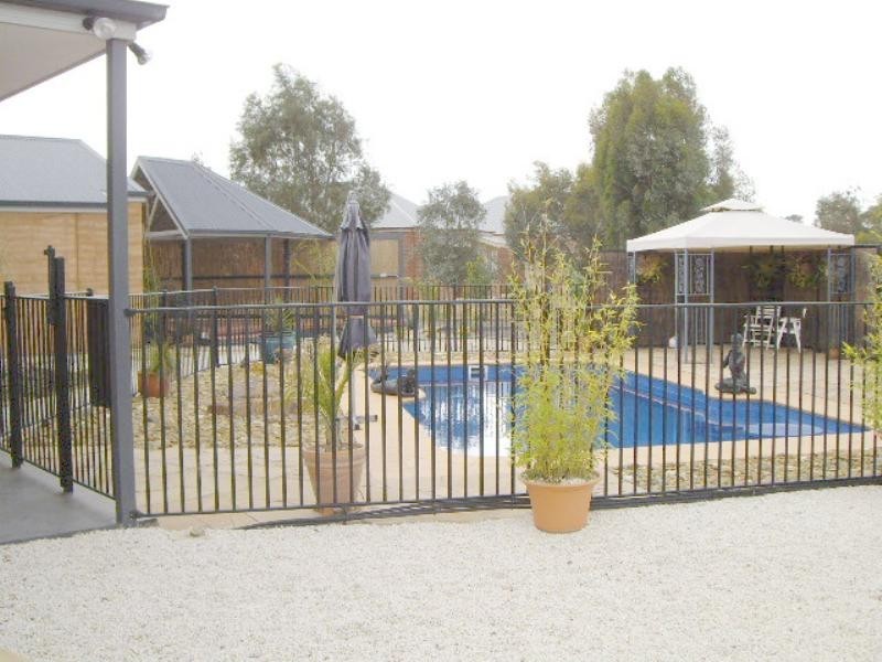 8 Hollara Drive, Moama NSW 2731