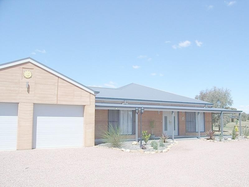 8 Hollara Drive, Moama NSW 2731