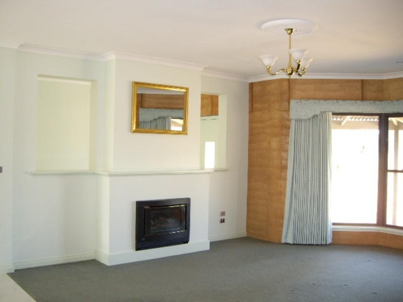 8 Hollara Drive, Moama NSW 2731