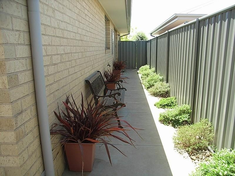 2/23 Sunset Avenue, Echuca VIC 3564