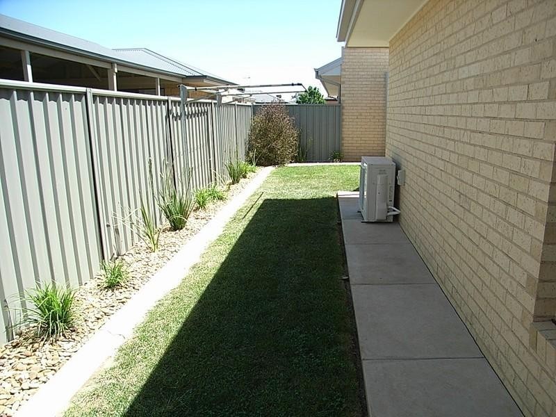 2/23 Sunset Avenue, Echuca VIC 3564