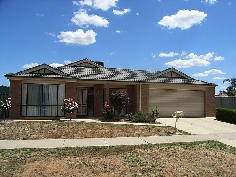 26 Woodlands Circ, Echuca VIC 3564