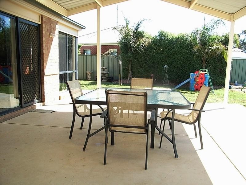 26 Woodlands Circ, Echuca VIC 3564