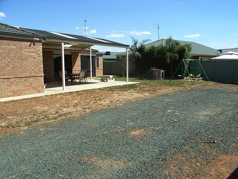 26 Woodlands Circ, Echuca VIC 3564