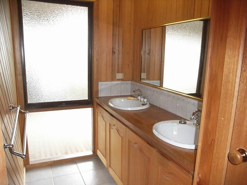 97 Singer Road, Rochester VIC 3561