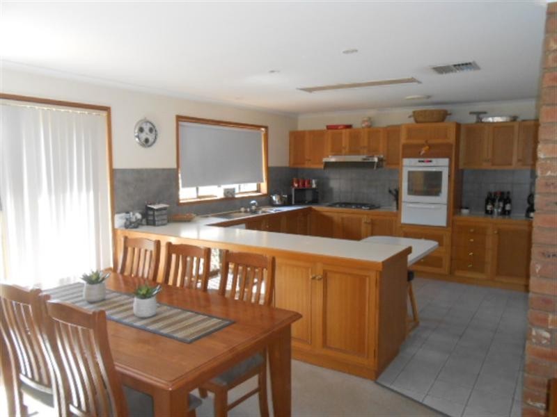 18 Lachlan Crescent, Echuca VIC 3564