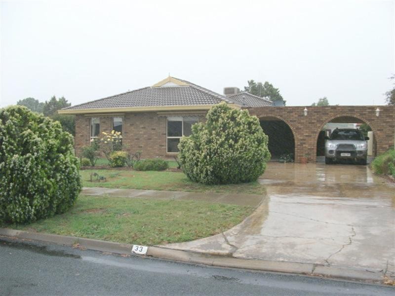 33 Hillview Avenue, Moama NSW 2731