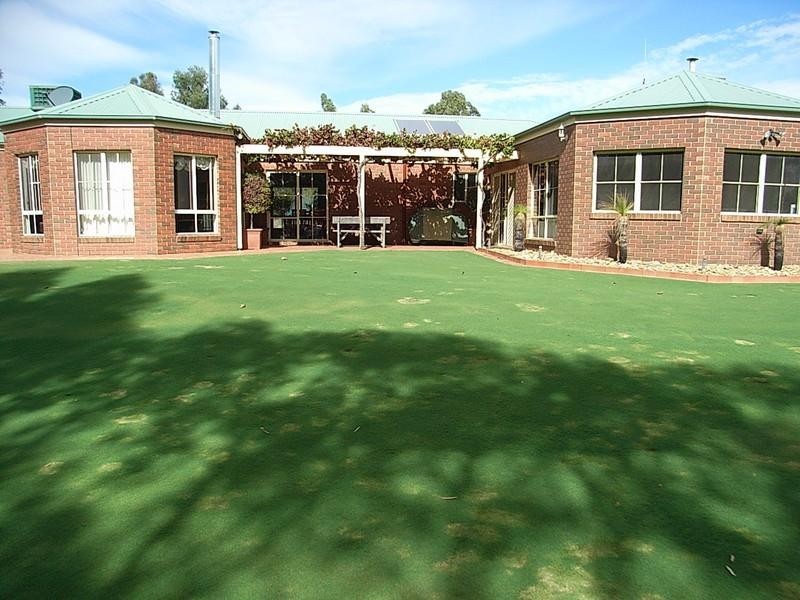 16 Murray Bank Drive, Echuca VIC 3564