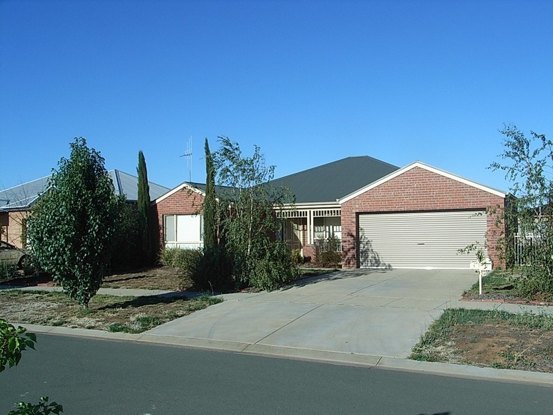 5 Victoria Place, Echuca VIC 3564