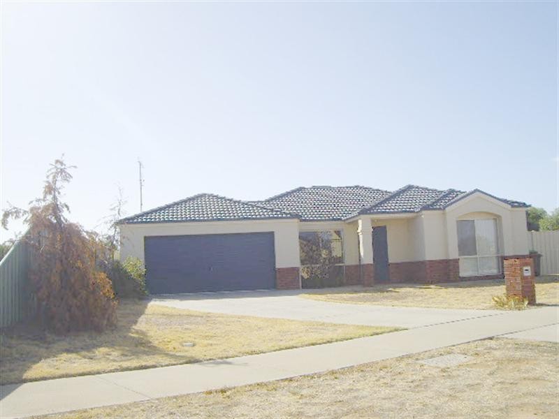 16 Woodlands Circuit, Echuca VIC 3564