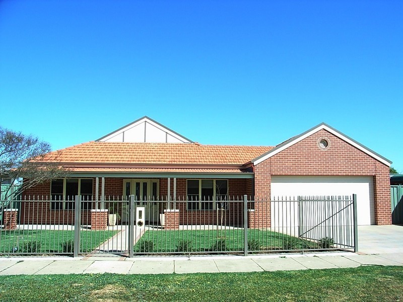77 Sutton Street, Echuca VIC 3564