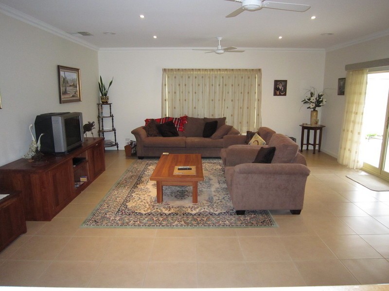 77 Sutton Street, Echuca VIC 3564