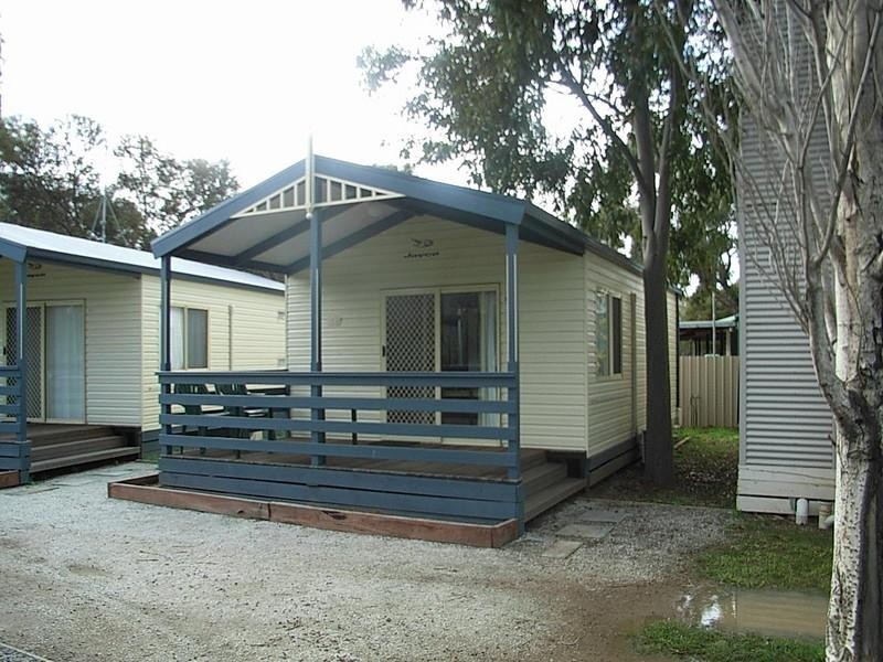 Cabin 33 Crescent Street, Echuca VIC 3564