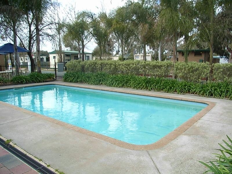 Cabin 33 Crescent Street, Echuca VIC 3564