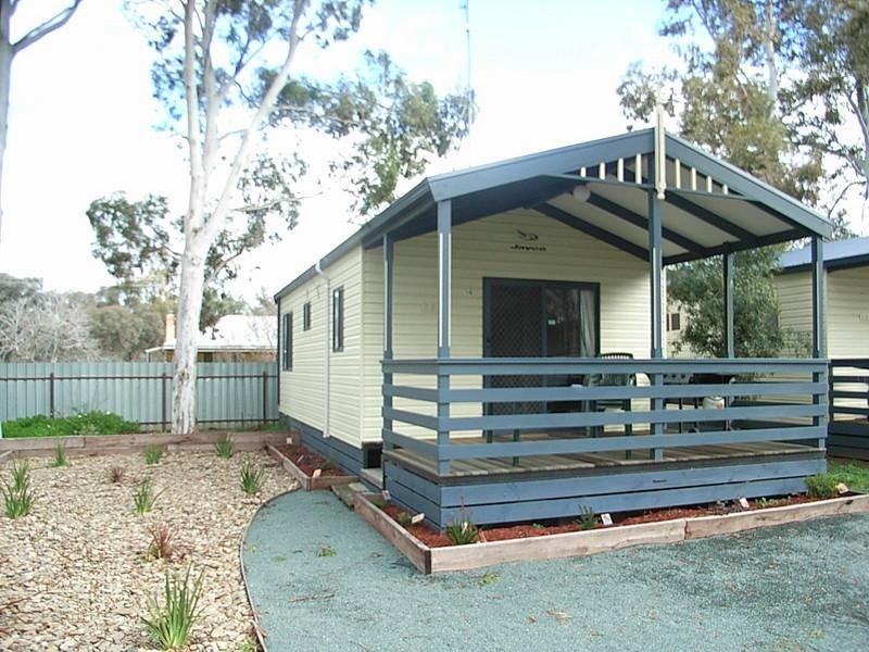 Cabin 16 Crescent Street, Echuca VIC 3564