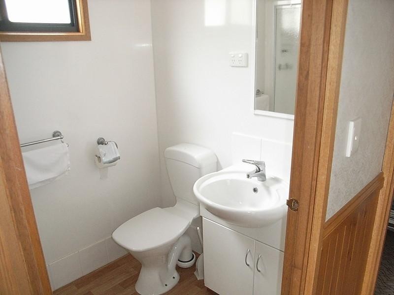 Cabin 16 Crescent Street, Echuca VIC 3564