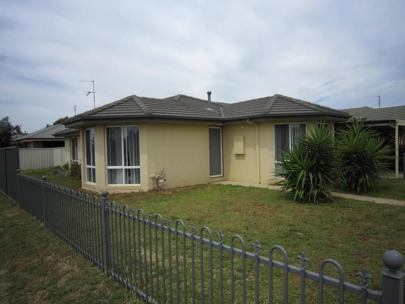 8 Alfred Avenue, Echuca VIC 3564
