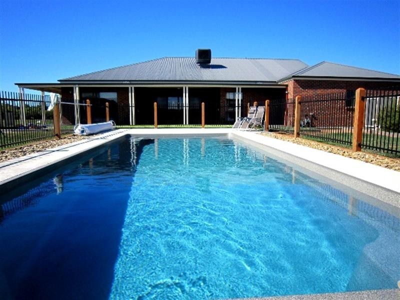 16 Ikona Drive, Echuca VIC 3564