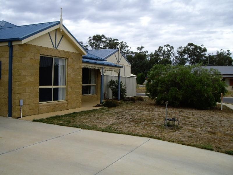 12 Dundee Court, Moama NSW 2731