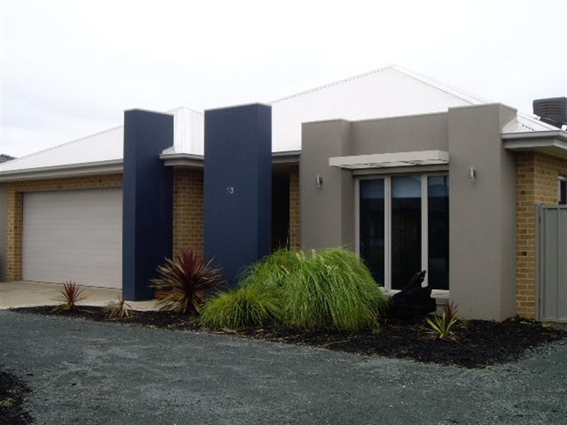 13 Victoria Place, Echuca VIC 3564