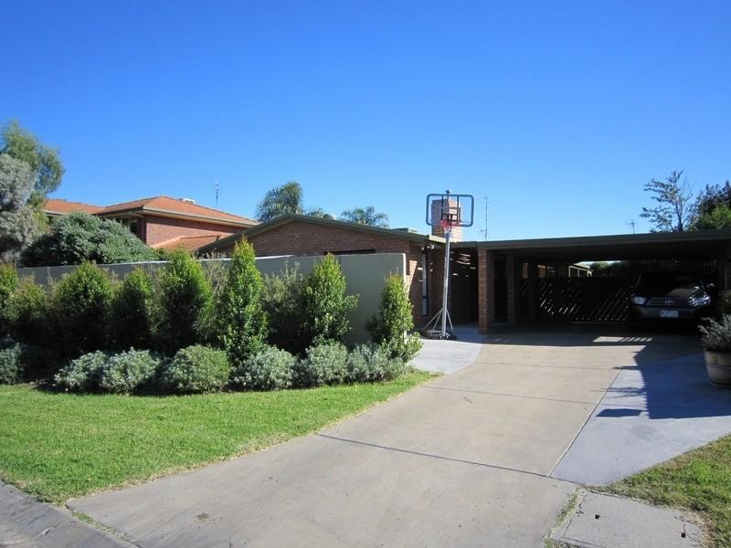 65 Rutley Crescent, Echuca VIC 3564