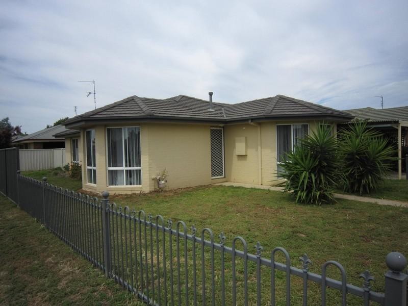 8 Alfred Avenue, Echuca VIC 3564