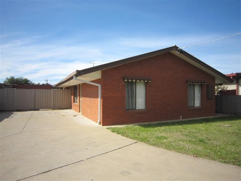 76 Crossen Street, Echuca VIC 3564