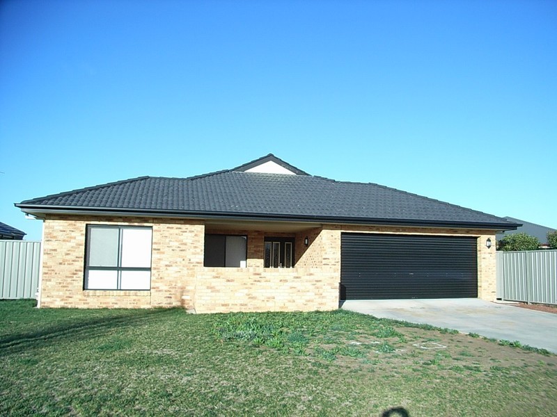 12 Victoria Place, Echuca VIC 3564