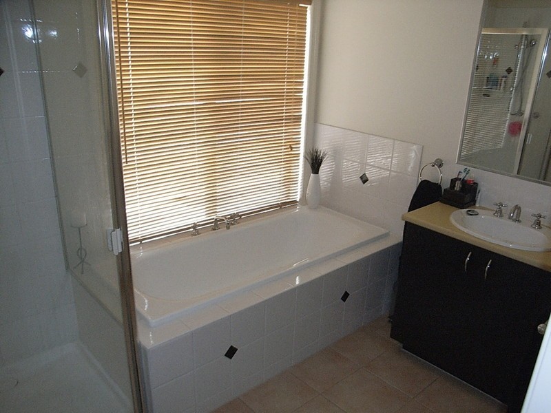 13 Kingfisher Drive East, Moama NSW 2731