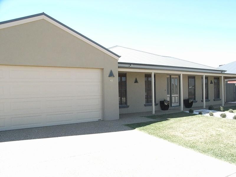 42 Jamieson Drive, Echuca VIC 3564