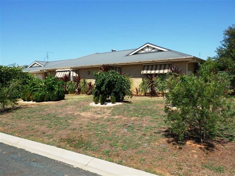 8 Stromness Court, Moama NSW 2731