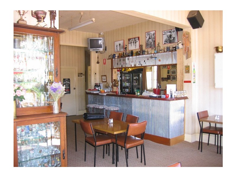 Hotel, 75 Ferrars Street, Rokewood VIC 3330