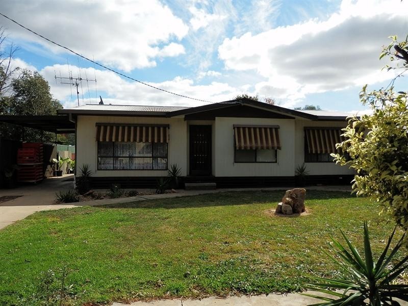 82 Railway Place, Elmore VIC 3558