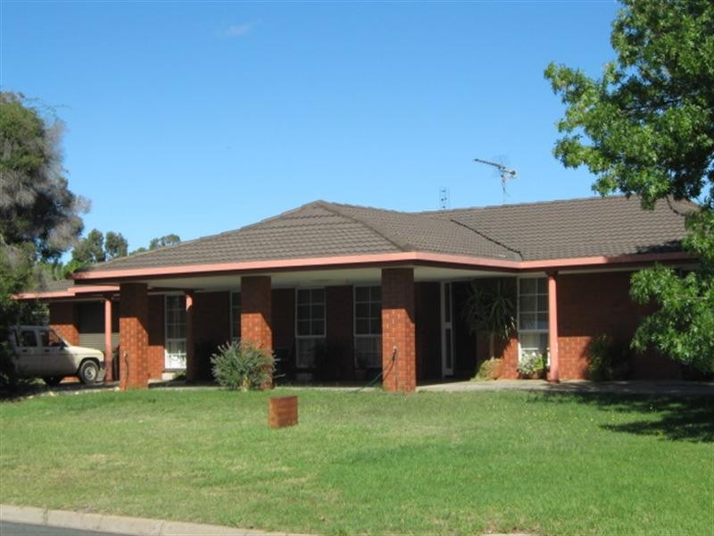 12 Lawson Drive, Moama NSW 2731