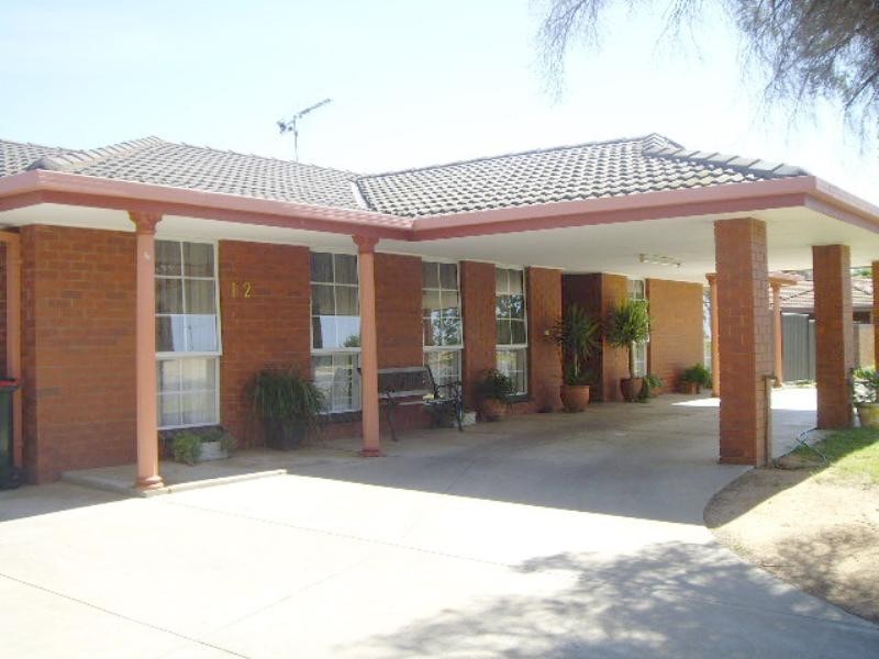 12 Lawson Drive, Moama NSW 2731