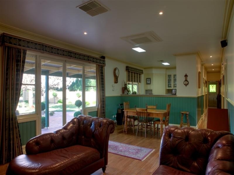 4 Jess Drive, Rochester VIC 3561