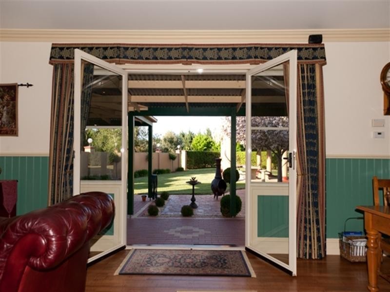 4 Jess Drive, Rochester VIC 3561