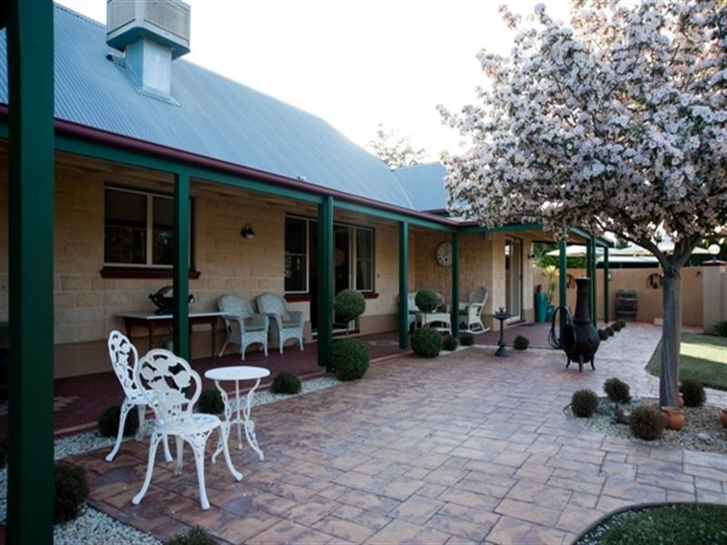 4 Jess Drive, Rochester VIC 3561