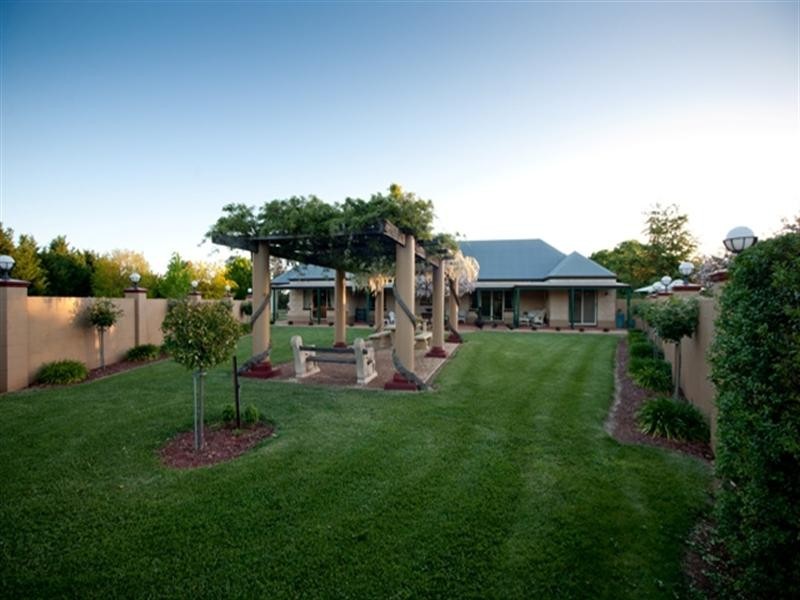 4 Jess Drive, Rochester VIC 3561