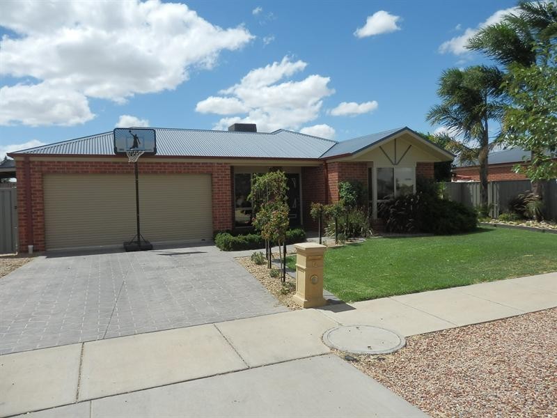 12 Paroo Street, Echuca VIC 3564