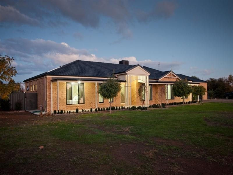 66 Chelsworth Drive, Echuca VIC 3564